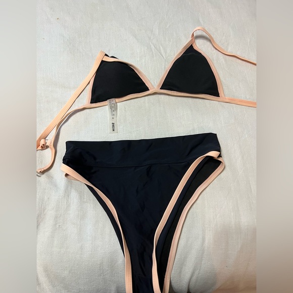 SHEIN medium high waisted black and peach bikini 🫶🏻 - Picture 2 of 4